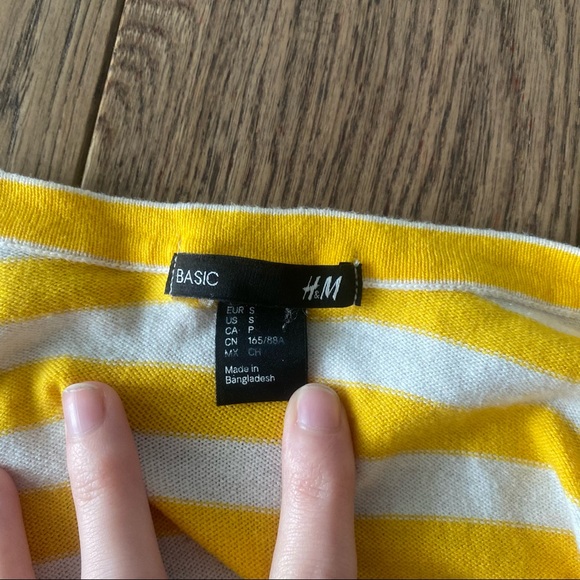 H&M button up yellow striped cardigan - Picture 4 of 9